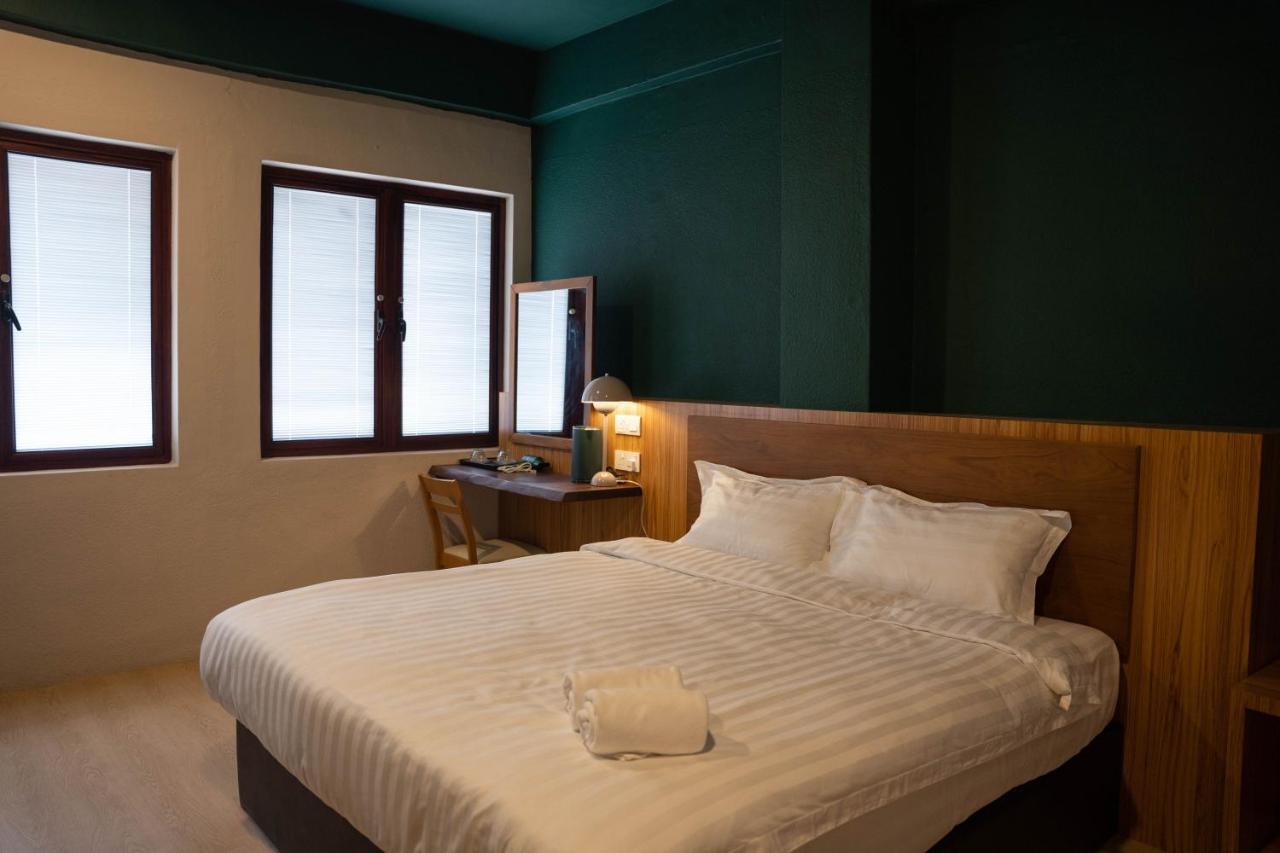 Room V Jalan Sultanah Near Bus Stop Batu Pahat Eksteriør billede